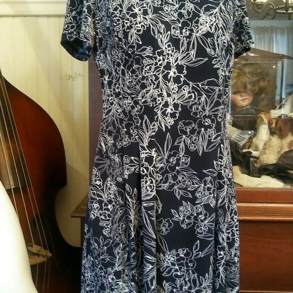 #3❤️ CONNECTED APPAREL FIT & FLARE DRESS Size 8 - Picture 1 of 6